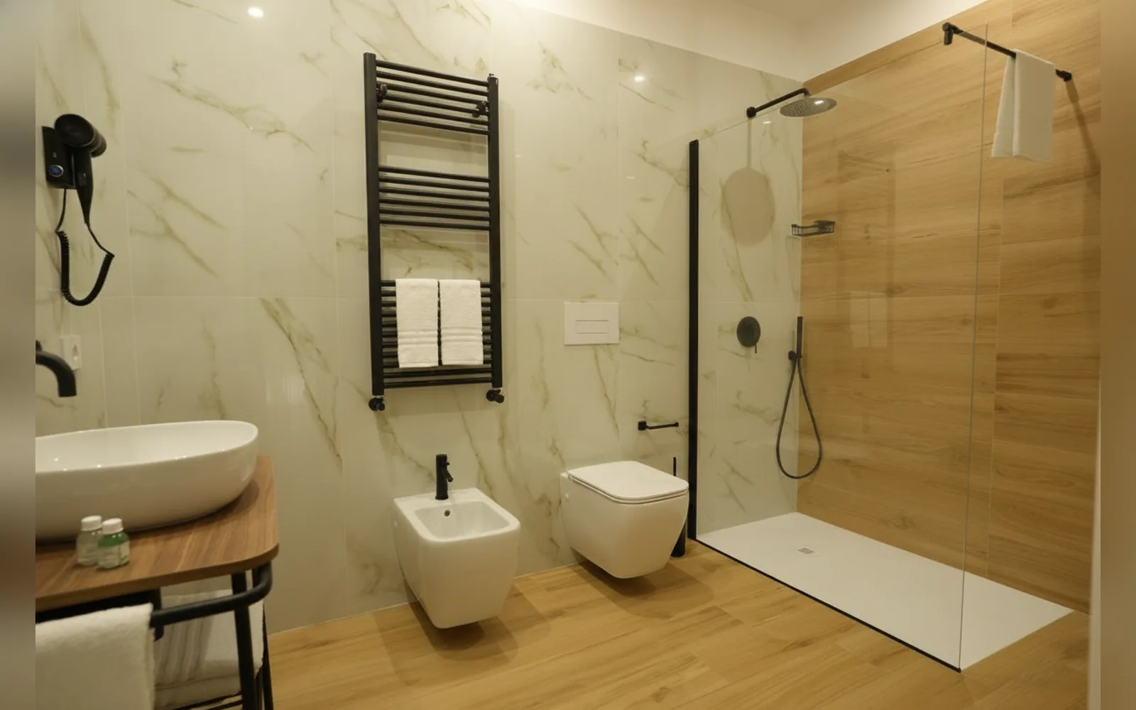 Camera con bagno privato — Enea Suite, Trapani (foto 38)