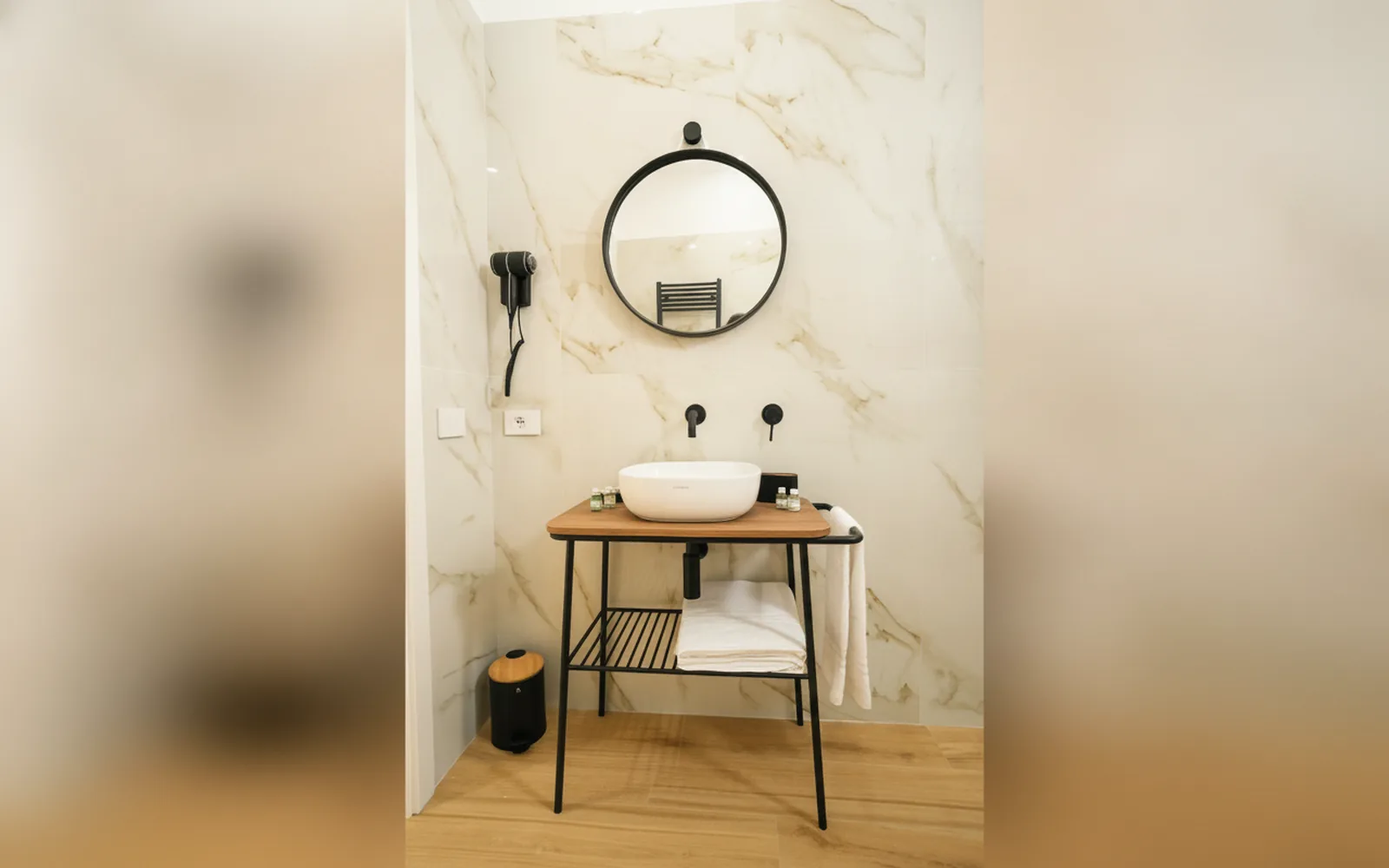 Camera con bagno privato — Enea Suite, Trapani (foto 40)